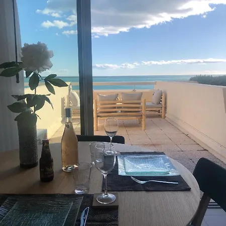 La Corniche Renove De 66m2 Pleine Vue Mer!