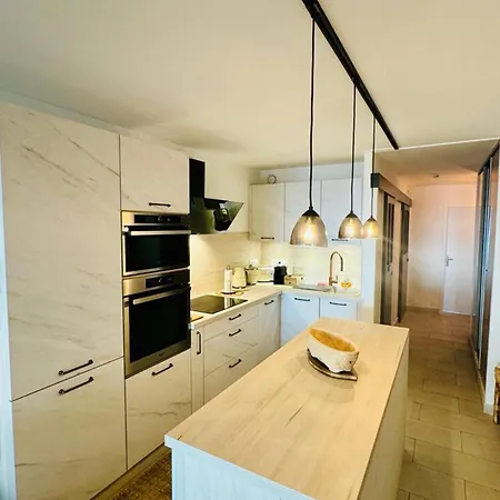 Apartment La Corniche Renove De 66m2 Pleine Vue Mer!