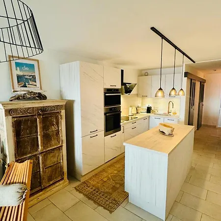 Apartment La Corniche Renove De 66m2 Pleine Vue Mer! *