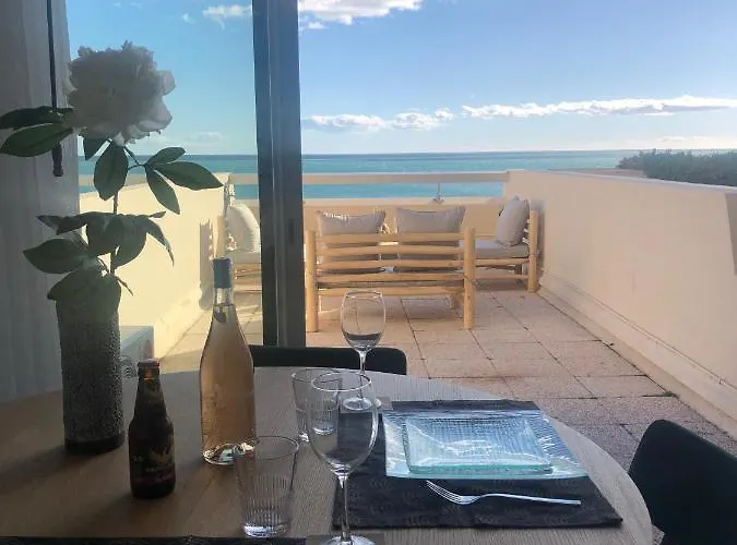 La Corniche Renove De 66m2 Pleine Vue Mer!