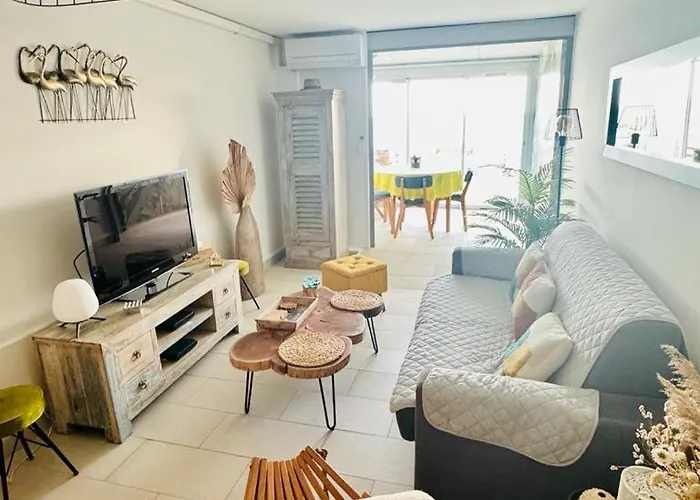 Апартаменты La Corniche Renove De 66m2 Pleine Vue Mer! *