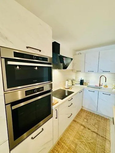 Апартаменты La Corniche Renove De 66m2 Pleine Vue Mer!