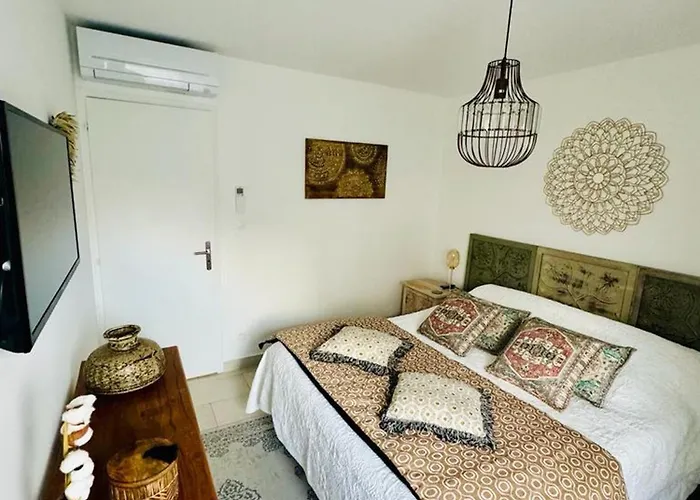Апартаменты La Corniche Renove De 66m2 Pleine Vue Mer! *