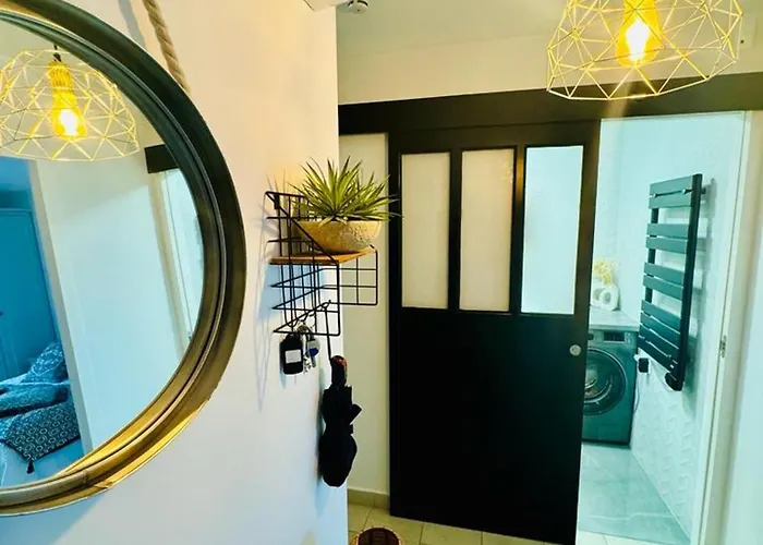 Апартаменты La Corniche Renove De 66m2 Pleine Vue Mer! *
